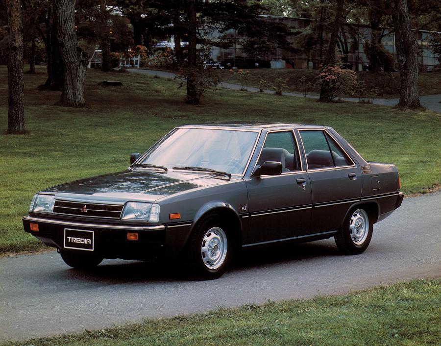  Mitsubishi Tredia 1982 года  (фото 2 из 12)